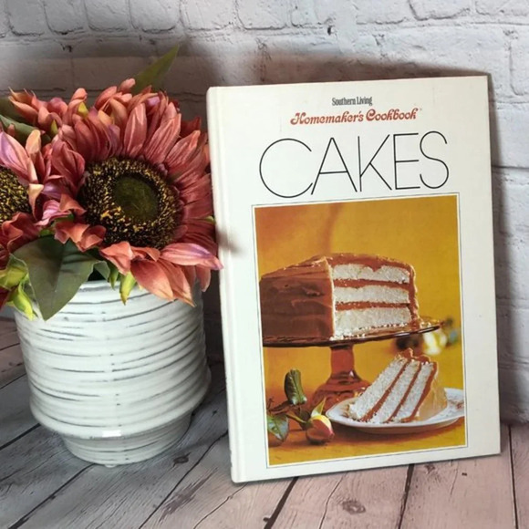 Vintage 1971 SOUTHERN LIVING HOMEMAKER'S CAKE cookbook cottagecore - Picture 2 of 8
